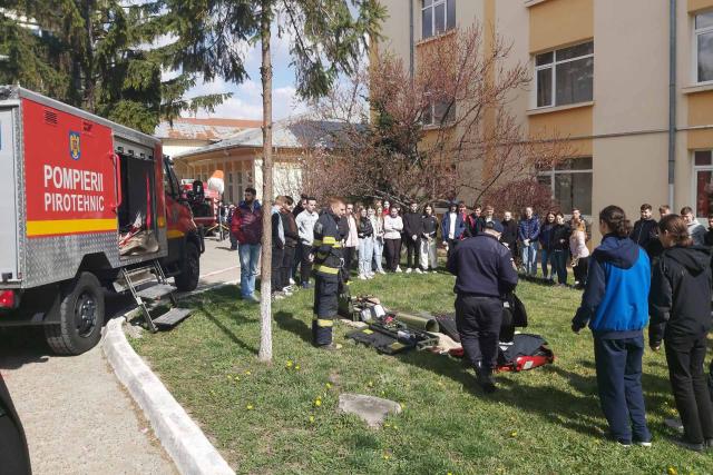 Instructaj PSI-SU la Seminarul Teologic Liceal Ortodox „Sfântul Gheorghe” – Botoșani