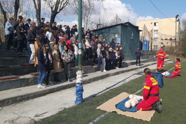 Instructaj PSI-SU la Seminarul Teologic Liceal Ortodox „Sfântul Gheorghe” – Botoșani