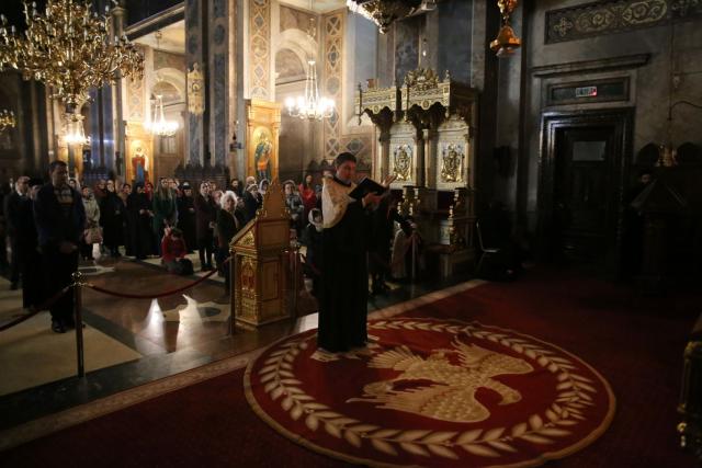 Părintele Mitropolit Teofan la Liturghia Darurilor: „Vremea postului, precum întreaga noastră viață, sunt o cruce pe care omul o duce”