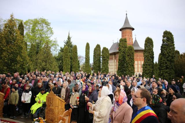 Hramul Municipiului Botoșani, în prezența Părintelui Mitropolit Teofan. Ierarhul a săvârșit și slujba Botezului pentru prunca Iustina