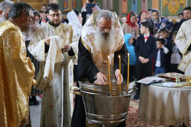 Hramul Municipiului Botoșani, în prezența Părintelui Mitropolit Teofan. Ierarhul a săvârșit și slujba Botezului pentru prunca Iustina