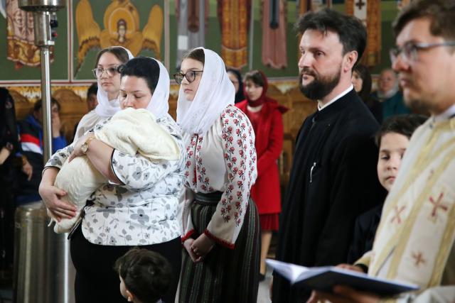 Hramul Municipiului Botoșani, în prezența Părintelui Mitropolit Teofan. Ierarhul a săvârșit și slujba Botezului pentru prunca Iustina