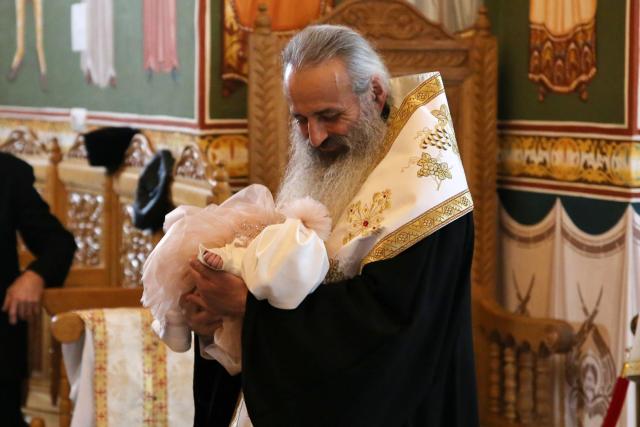 (Foto) Iustina, cel de-al șaselea copil al familiei părintelui Bolohan, a primit astăzi „haină luminoasă”