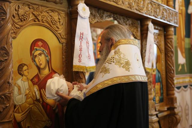 Hramul Municipiului Botoșani, în prezența Părintelui Mitropolit Teofan. Ierarhul a săvârșit și slujba Botezului pentru prunca Iustina
