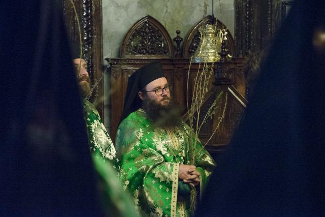 IPS Mitropolit Teofan, la slujba Floriilor: „O parte din noi se bucură, o parte din noi se cutremură”