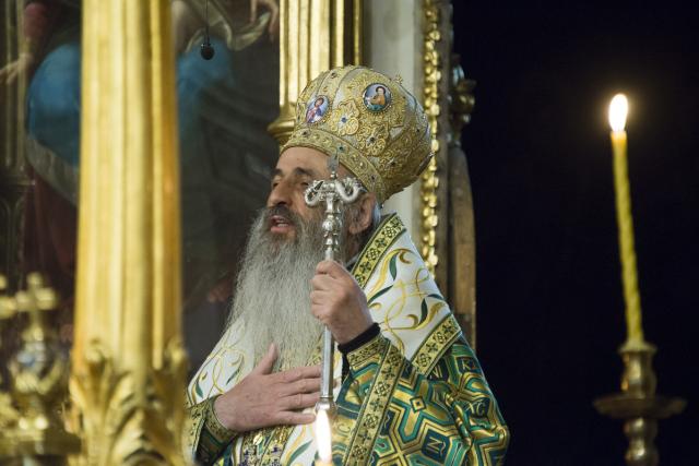 IPS Mitropolit Teofan, la slujba Floriilor: „O parte din noi se bucură, o parte din noi se cutremură”
