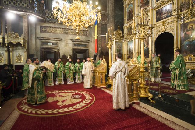 IPS Mitropolit Teofan, la slujba Floriilor: „O parte din noi se bucură, o parte din noi se cutremură”