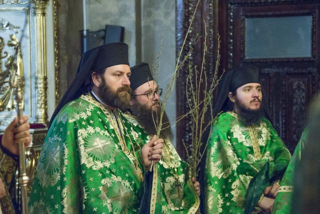 IPS Mitropolit Teofan, la slujba Floriilor: „O parte din noi se bucură, o parte din noi se cutremură”