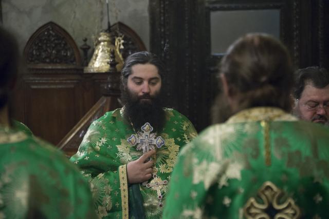 IPS Mitropolit Teofan, la slujba Floriilor: „O parte din noi se bucură, o parte din noi se cutremură”