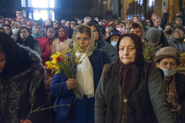 IPS Mitropolit Teofan, la slujba Floriilor: „O parte din noi se bucură, o parte din noi se cutremură”