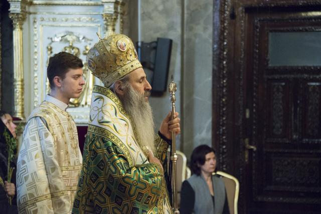 IPS Mitropolit Teofan, la slujba Floriilor: „O parte din noi se bucură, o parte din noi se cutremură”