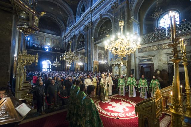 IPS Mitropolit Teofan, la slujba Floriilor: „O parte din noi se bucură, o parte din noi se cutremură”