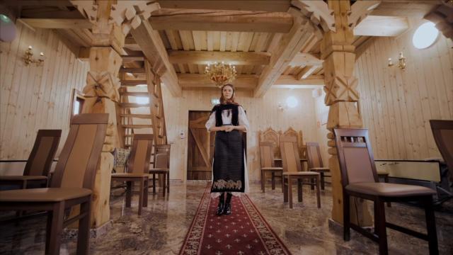 (Video) Mădălina Boroneanț – La ce-mi folosește oare (priceasnă)