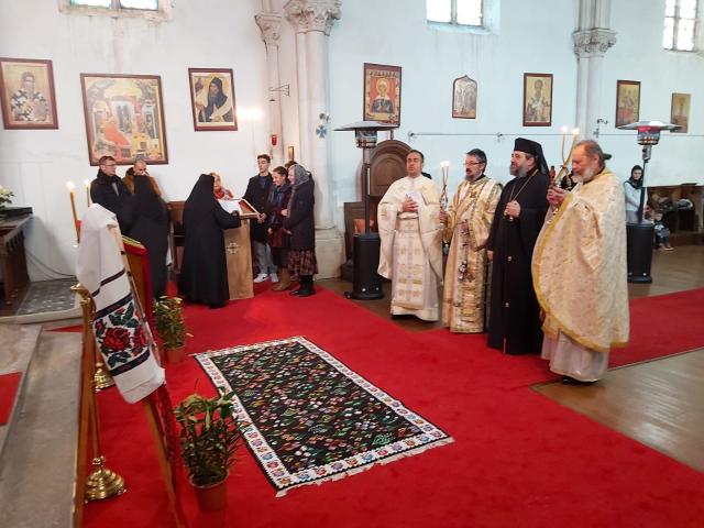 PS Părinte Nichifor Botoşăneanul, la Mănăstirea Godoncourt - Franța: „Prin spovedanie și rugăciunile de dezlegare, răul nu mai este lucrător”
