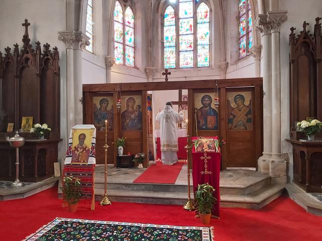 PS Părinte Nichifor Botoşăneanul, la Mănăstirea Godoncourt - Franța: „Prin spovedanie și rugăciunile de dezlegare, răul nu mai este lucrător”