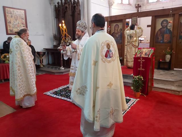 PS Părinte Nichifor Botoşăneanul, la Mănăstirea Godoncourt - Franța: „Prin spovedanie și rugăciunile de dezlegare, răul nu mai este lucrător”