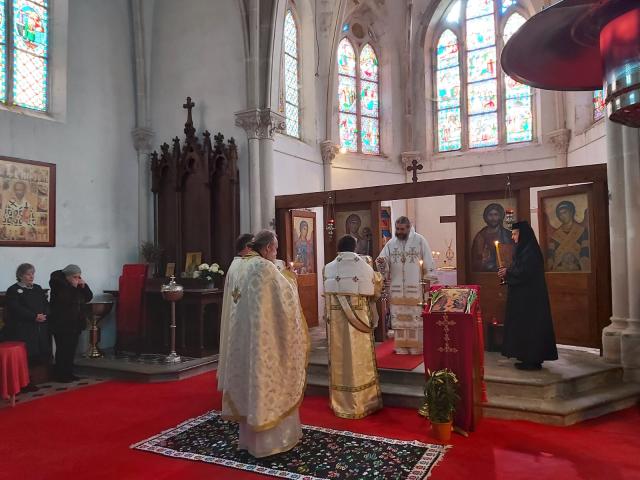 PS Părinte Nichifor Botoşăneanul, la Mănăstirea Godoncourt - Franța: „Prin spovedanie și rugăciunile de dezlegare, răul nu mai este lucrător”