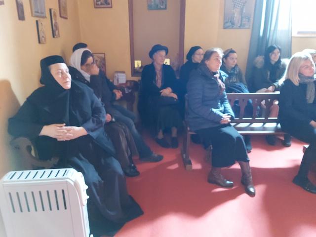 PS Părinte Nichifor Botoşăneanul, la Mănăstirea Godoncourt - Franța: „Prin spovedanie și rugăciunile de dezlegare, răul nu mai este lucrător”
