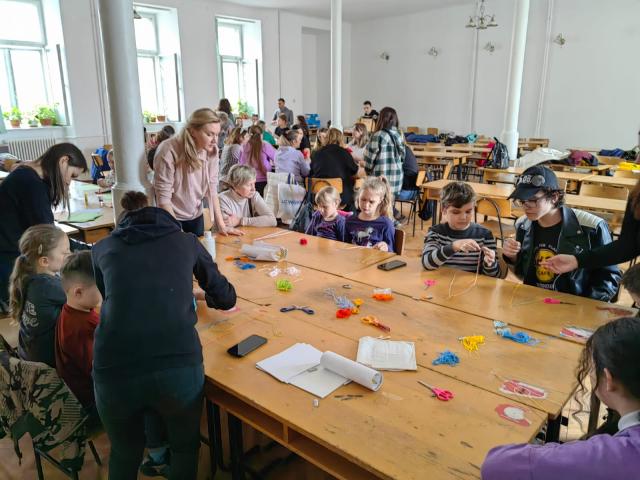 Terapie prin artă pentru refugiații din Ucraina: „Bucuria jocului înfrățit”