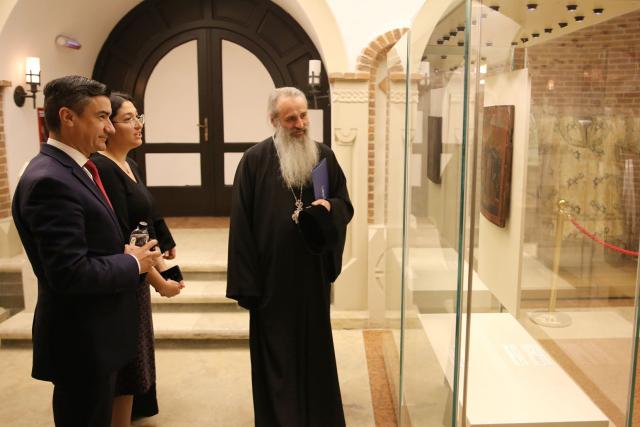 (Video) Expoziţie cu icoane şi obiecte bisericeşti din Ucraina, la Muzeul Mitropolitan din Iaşi