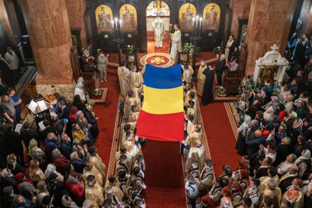 Delegaţie din Eparhia Romanului şi Bacăului, la Ziua Regalității din Alba Iulia