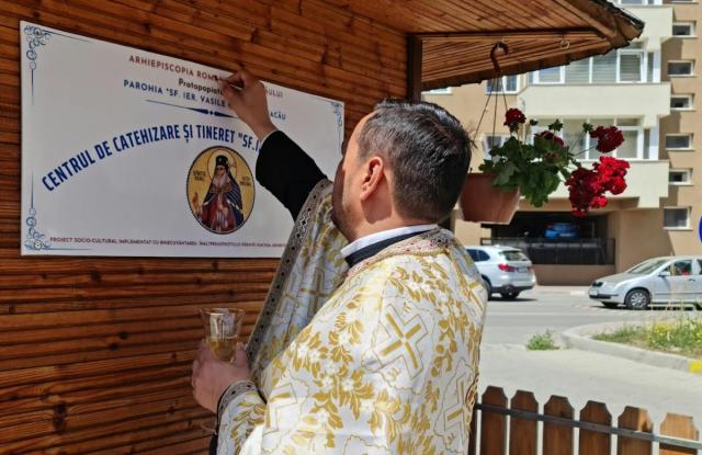 Centrul catehetic al Parohiei „Sfântul Vasile cel Mare” din Bacău a fost sfințit