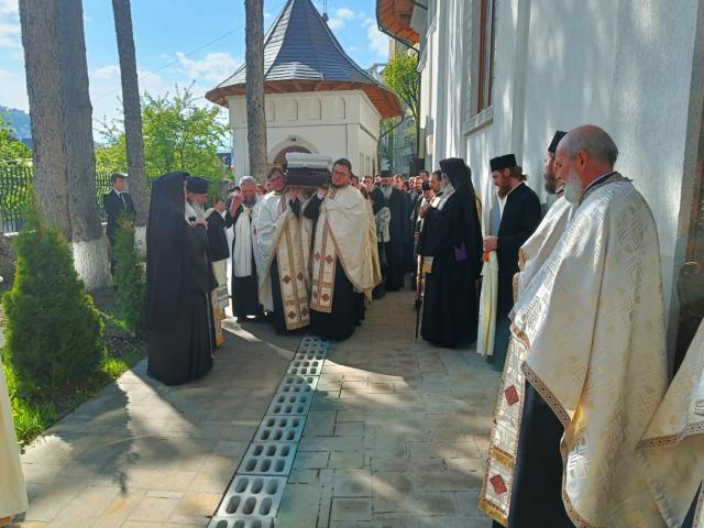 Părintele Ion Papuc de la Parohia „Sfântul Gheorghe” Piatra Neamț a fost înmormântat la cimitirul Pietricica