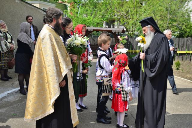 Părintele Mitropolit Teofan a săvârșit slujba Botezului pentru cel de-al optulea copil al familiei preotului Andrei Smeu