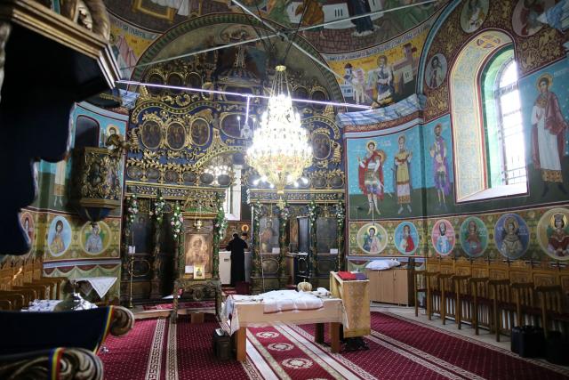 O biserică din 1849 a fost resfințită astăzi de Mitropolitul Moldovei și Bucovinei