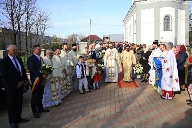 O biserică din 1849 a fost resfințită astăzi de Mitropolitul Moldovei și Bucovinei
