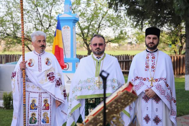 O biserică din 1849 a fost resfințită astăzi de Mitropolitul Moldovei și Bucovinei