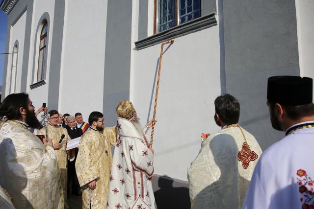O biserică din 1849 a fost resfințită astăzi de Mitropolitul Moldovei și Bucovinei