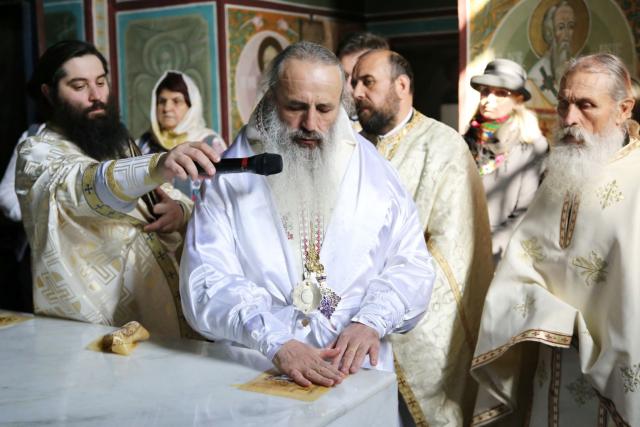 O biserică din 1849 a fost resfințită astăzi de Mitropolitul Moldovei și Bucovinei
