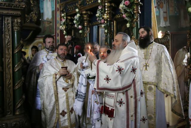 O biserică din 1849 a fost resfințită astăzi de Mitropolitul Moldovei și Bucovinei
