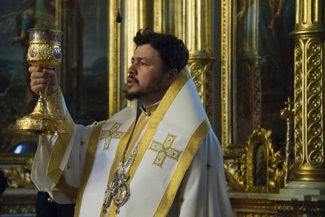 Preasfințitul Părinte Veniamin la Catedrală: „Ne împărtășim de prezența lui Hristos în viața noastră prin credință”
