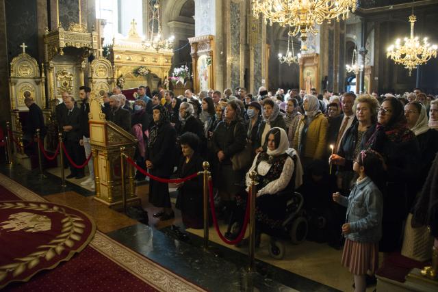 Preasfințitul Părinte Veniamin la Catedrală: „Ne împărtășim de prezența lui Hristos în viața noastră prin credință”