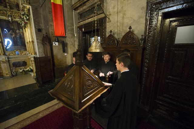 Preasfințitul Părinte Veniamin la Catedrală: „Ne împărtășim de prezența lui Hristos în viața noastră prin credință”