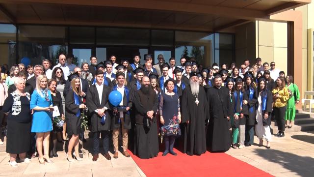 (Video) Curs festiv inedit la „Varlaam Mitropolitul”: Prima generație a liceului a absolvit clasa a XII-a
