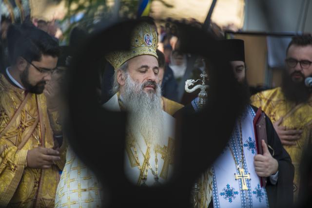 Șase ierarhi prezenți la slujbele de sfințire și binecuvântare ale ansamblului monahal de la Frumoasa