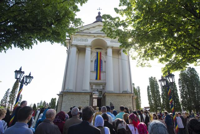 Șase ierarhi prezenți la slujbele de sfințire și binecuvântare ale ansamblului monahal de la Frumoasa