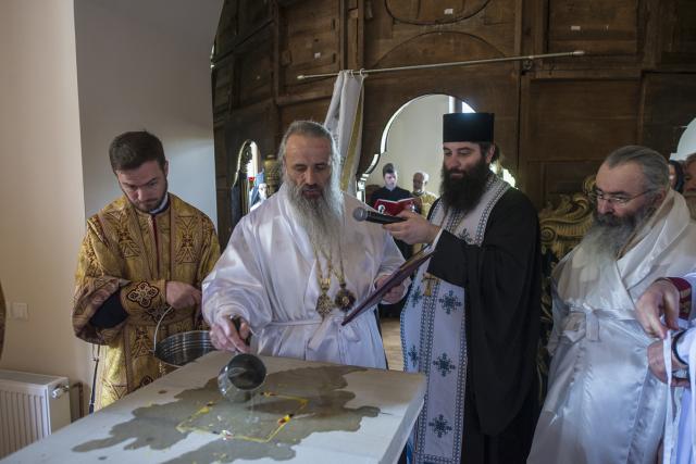 Șase ierarhi prezenți la slujbele de sfințire și binecuvântare ale ansamblului monahal de la Frumoasa