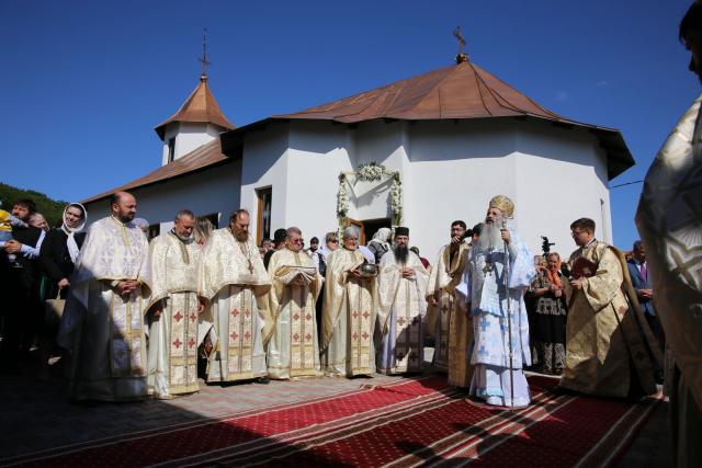 (Video) Biserica din localitatea Coasta Măgurii, târnosită de IPS Teofan
