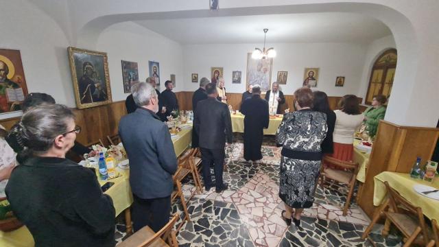 Troiță restaurată și sfințită la Botoșani: „Să luăm crucea și să îl urmăm pe Domnul nostru Iisus Hristos!”
