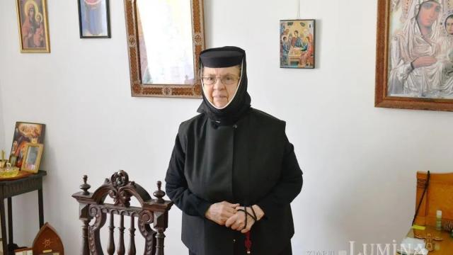 Stavrofora Lucia Dumbravă, proinstareța Mănăstirii Pasărea, a plecat la Domnul