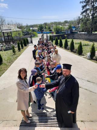 Concurs de ciocnit ouă roşii, în Parohia Borosoaia