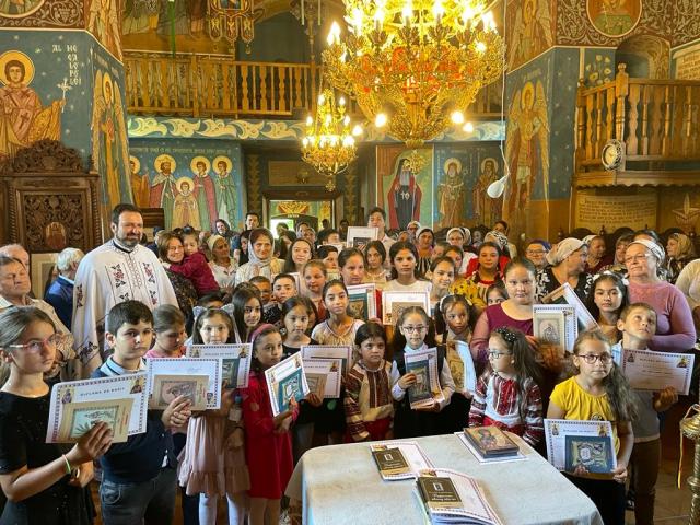 Biserica din Glodenii Gândului, alături de copiii din parohie la final de an școlar