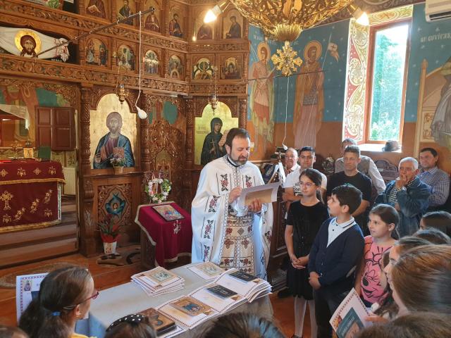 Biserica din Glodenii Gândului, alături de copiii din parohie la final de an școlar