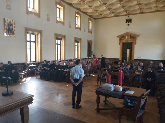 Angajații Centrului Eparhial Iași au participat la o activitate PSI-SU