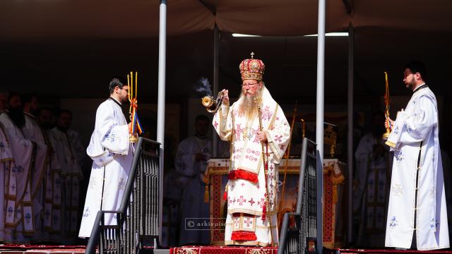 PS Părinte Andrei, către pelerinii Sfântului Ioan cel Nou: „Cine ne adună pe noi, dacă nu dragostea față de Dumnezeu și față de oameni?”