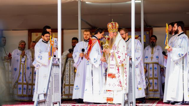 PS Părinte Andrei, către pelerinii Sfântului Ioan cel Nou: „Cine ne adună pe noi, dacă nu dragostea față de Dumnezeu și față de oameni?”